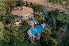 Private Retreat in Wine Country with Pool and Hot tub